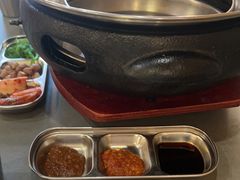 -围炉肉舍•炭烤活鳗•丹东海鲜烤肉(步行街店)