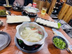 -丽江人家斑鱼火锅(海拉南路店)