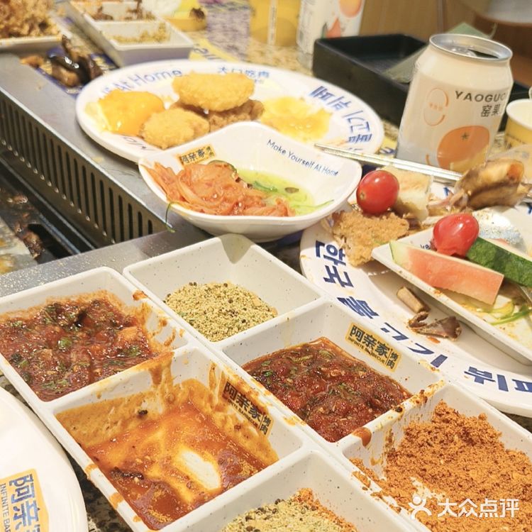 周末打卡了阿亲家烤肉店，体验超棒！店内环境简约明亮