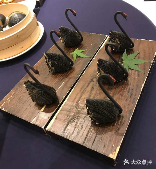 黑天鹅榴莲酥