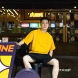 超大杯啤酒[啤酒]抓一大把烧鸟撸串，氛围感来了