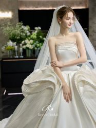点击看大图 -Renee芮亦婚纱