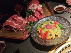 -铭牛烧肉·和牛海鲜自助(高新月牙湖店)