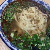 环境不错这次点的是酸菜牛肉面，上餐很快