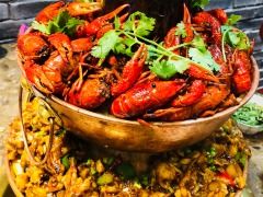 -沪小二炭火蛙锅(淮海中路美食不夜城店)