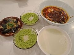 -李与白包子铺(桐梓林店)