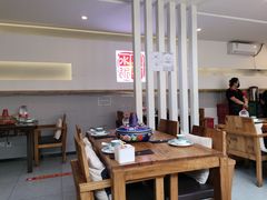 大堂-毛辣果·贵州红酸汤牛肉火锅(西单店)
