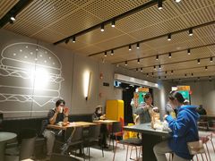 大堂-麦当劳(中山公园龙之梦店)