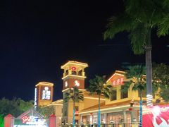 -亚龙湾亚泰商业街