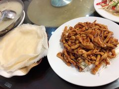 -余杨鸭鸭餐厅