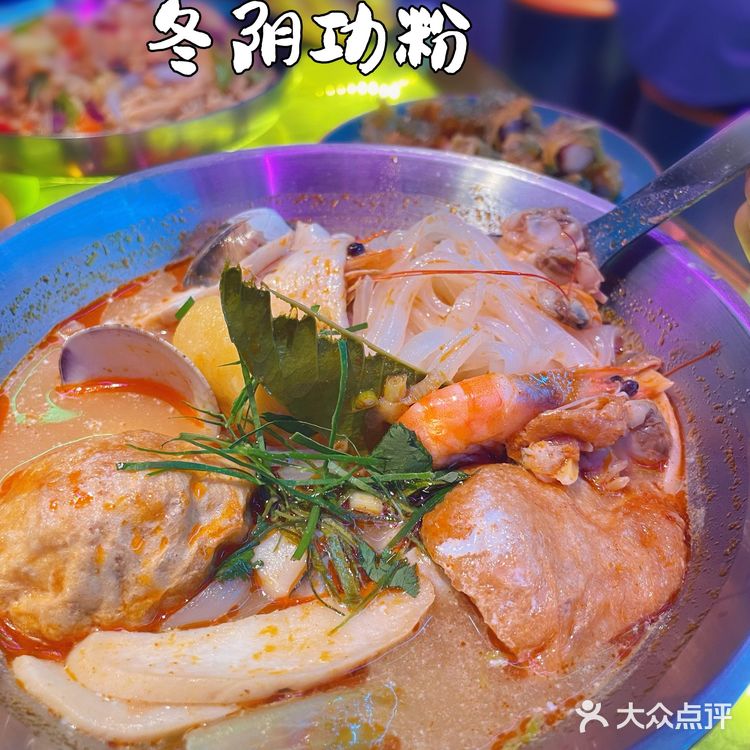 像极了泰国街边的大排档，好吃又不贵