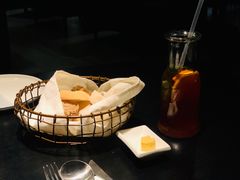 餐前面包-C&R西班牙餐厅