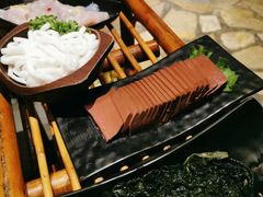 -老牌坊云南鱼豆花火锅(爱建店)