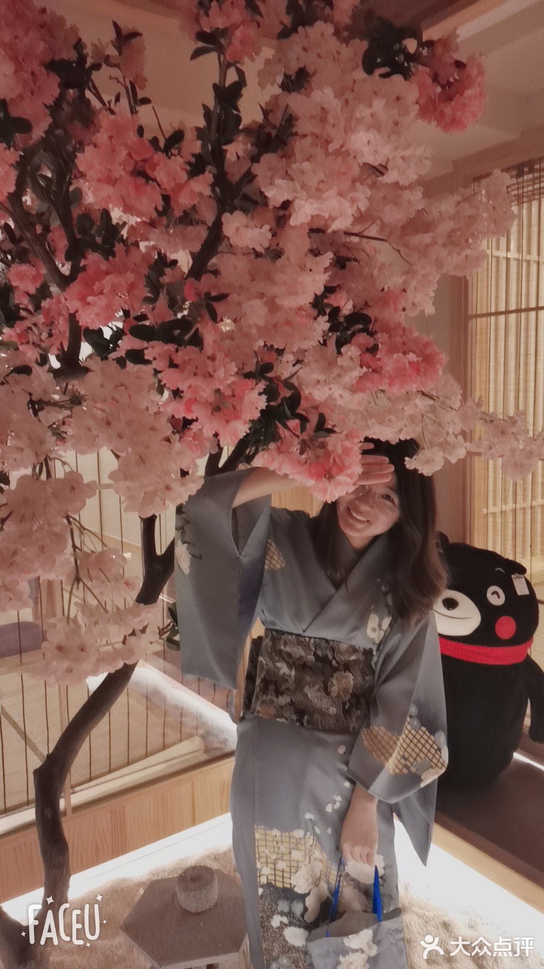 发饰挂件，还有扇子之类的