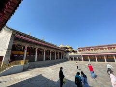-塔尔寺游客服务中心