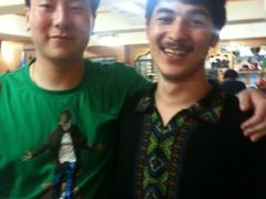 帅哥服务员-维吾尔餐厅(宜山路店)