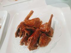 玻璃脆皮乳鸽-胡记饭店(保工街店)