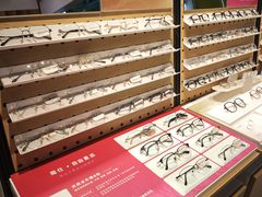-LOOK眼镜·蔡司依视路配镜(宝山万达店)