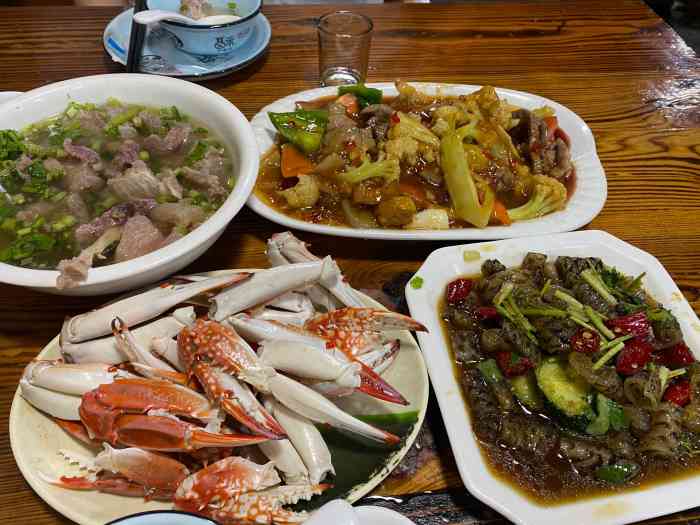 老伯蟹脚店-"上次和老婆两个人吃的鲟脚有不新鲜.这次小.