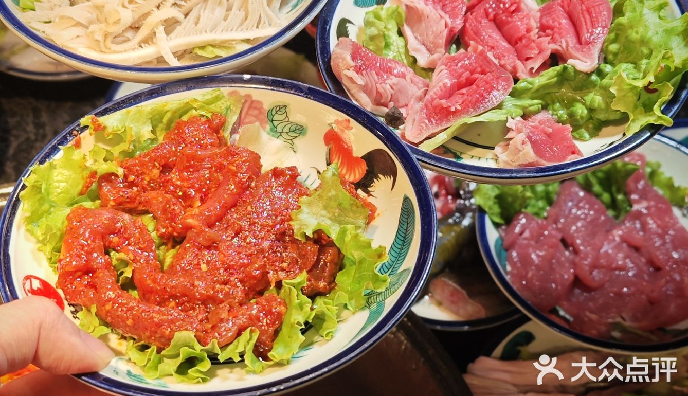 朋友跟我说有家火锅店在重庆当地传承了三代人了