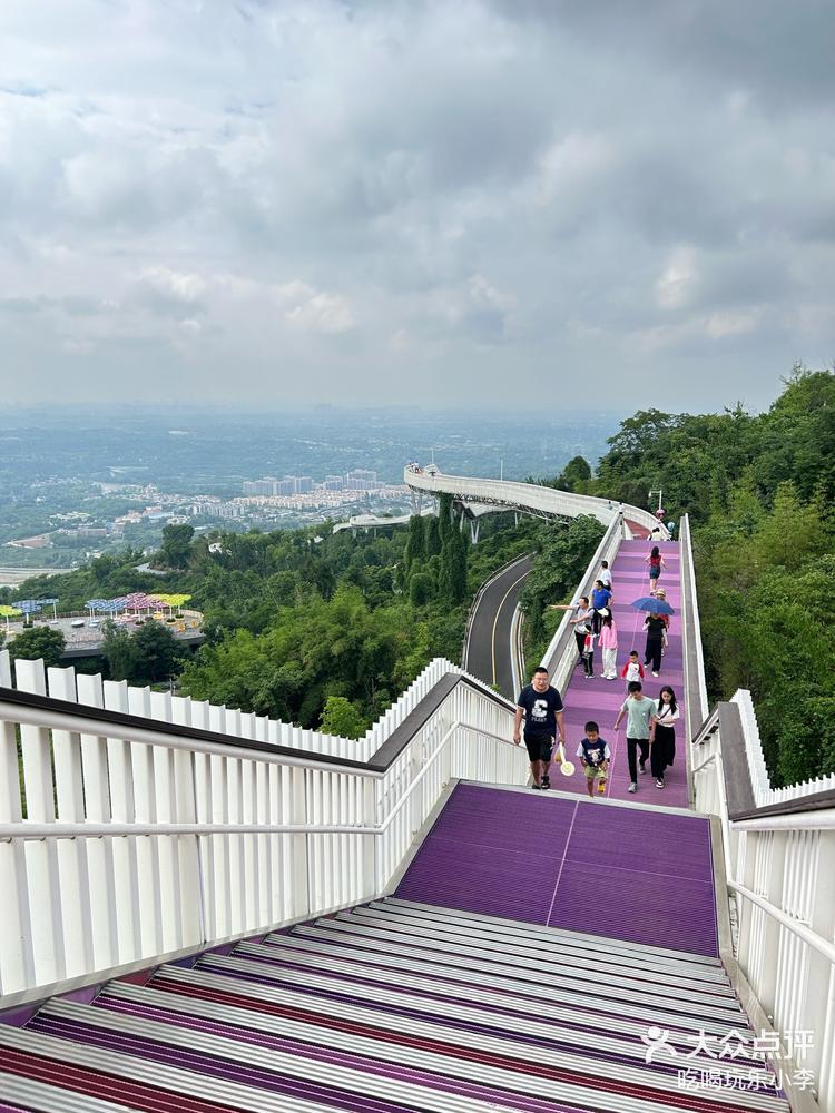 龙泉山高空栈道图片