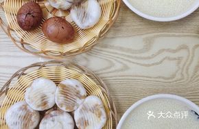 Fresh Pork and Carrot Steamed Buns