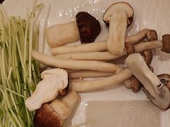 -牛YO寿喜烧·铁板烧和牛火锅自助(市府恒隆店)