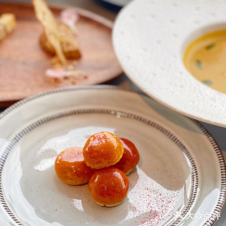 外滩探店|江景餐厅天花板我找到了！ 