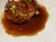 鸭蛋黄狮子头-梅飞酒家(名辉豪庭店)