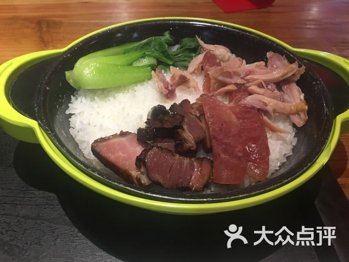 腊味三拼煲仔饭