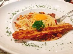 -Chom Cafe and Restaurant