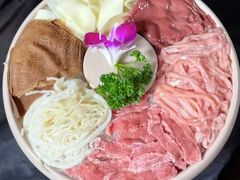 -老牌坊云南鱼豆花火锅(爱建店)