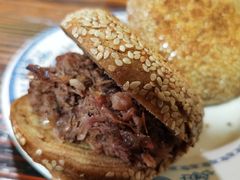 烧饼夹烧牛羊肉-老爆肚满五香烧牛羊肉