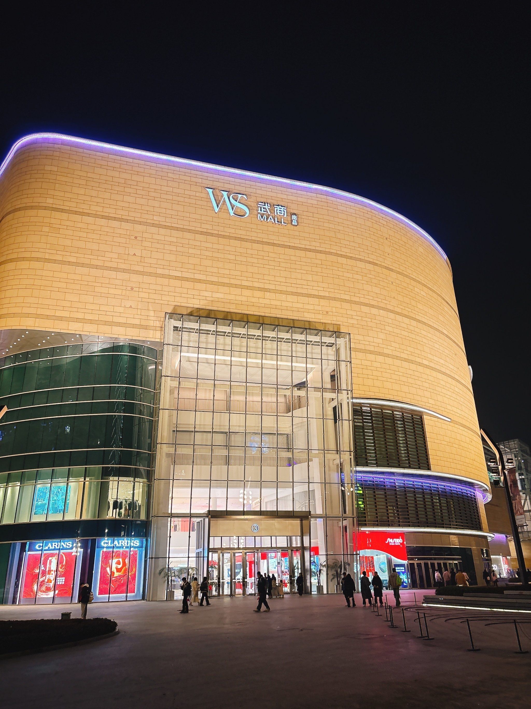 人潮涌动的购物热潮