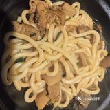 打开新世界大门。「港式腊味煲仔饭」煲仔饭酱油拌好