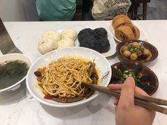 -李与白包子铺(桐梓林店)