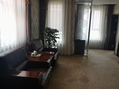 套房客厅-克什克腾旗蓝天温泉大酒店