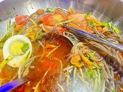 -山野的朋友露营炭火烤肉