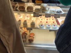 -白玉兰食品甜凤店(合生汇店)