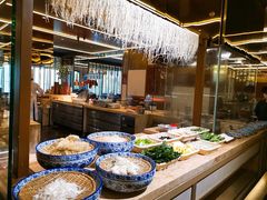 -大中华希尔顿酒店-念自助餐·嗨啤·小龙虾
