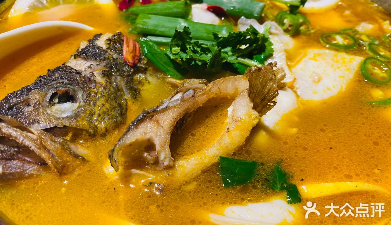 临时决定去的店,一进门看见店内的装修,脚步开始沉重