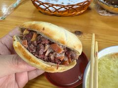 -闫家驴肉火烧(五四店)