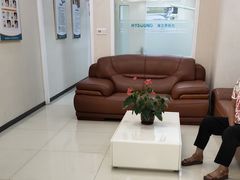 -海之声助听器 瑞士峰力直营中心(华麟大厦店)