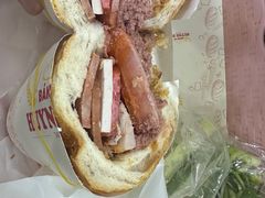 -Bánh Mì Huynh Hoa