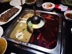 菌菇麻辣鸳鸯锅中锅-渝利重庆火锅