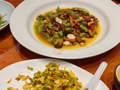 -老滇山寨•云南特色菜•地方菜•民族风情歌舞表演(金碧店)