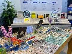 -天空之镜眼镜店蔡司依视路配镜授权零售店(望京颐堤港店)
