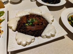 梅菜扣肉配荷叶饼-唐拉雅秀酒店-唐苑中餐厅