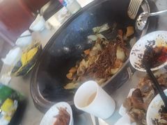 -粘豆包柴火铁锅炖