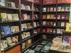 -钟书阁(松江泰晤士小镇店)